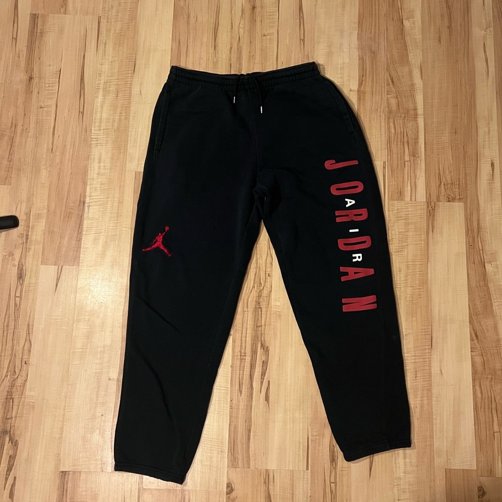 Jordan sweatpants elastic bottom. 

Size:Xl